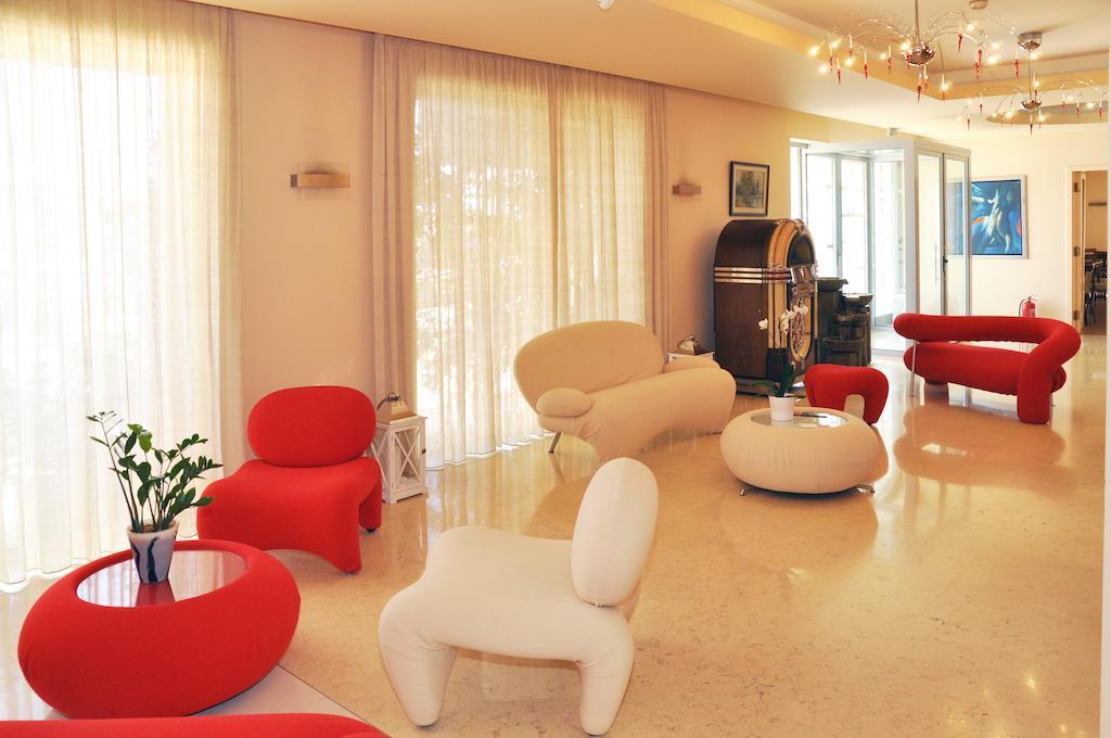 Hotel Bella Vista พีเรียส ภายนอก รูปภาพ